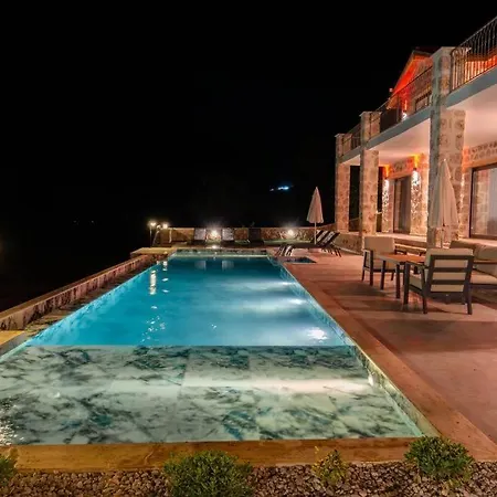 Ace Kaputas, Kaş